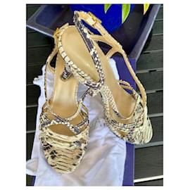 Stuart Weitzman-Sandalen im Python-Stil von Stuart Weitzman.-Python drucken