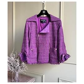 Chanel-Chaqueta de tweed con botones de perlas CC-Púrpura
