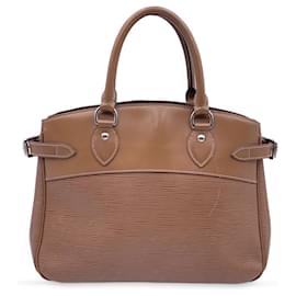 Louis Vuitton-Cartable Passy PM Bag en cuir épi marron clair-Beige