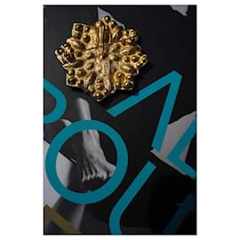 Yves Saint Laurent-Alfinetes e broches-Dourado