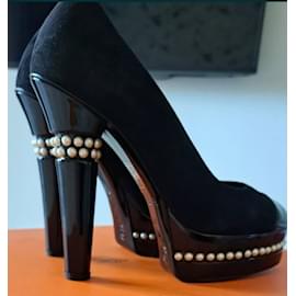 Chanel-Chanel black suede faux pearls pumps patent leather cap toe-Black,White