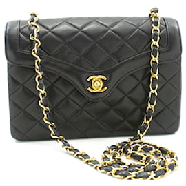 Chanel-CHANEL Bolsa de ombro vintage com corrente pequena preta com aba acolchoada de cordeiro-Preto