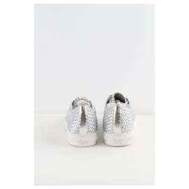 Stuart Weitzman-Sneakers aus Leder-Silber