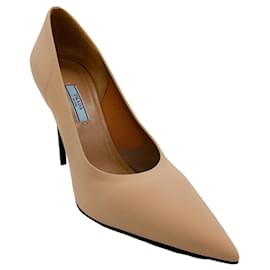 Autre Marque-Prada – Pumps aus Technostoff in Nude-Beige