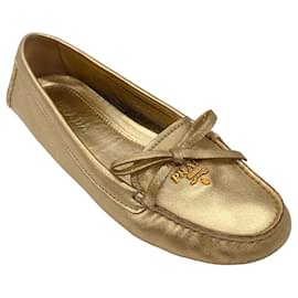 Autre Marque-Prada Gold Metallic Bow Detail Logo Plaque Leather Loafers-Golden