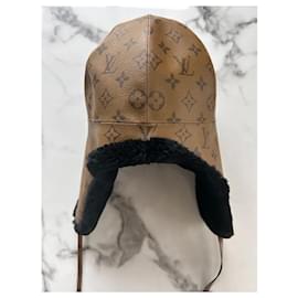 Louis Vuitton-Chapéus-Castanho escuro
