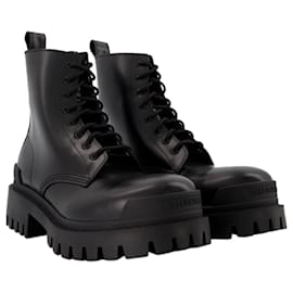 Balenciaga-Streik Bootie L20 Stiefeletten aus schwarzem Glattleder-Schwarz