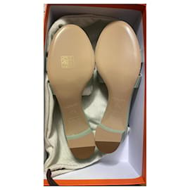 Hermès-Hermes Oasis Sandalen mit markantem Absatz der Maison aus aquagrünem Kalbsleder, Größe 37,5.-Hellgrün