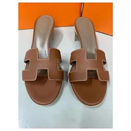 Hermès-sandalias Hermes Oasis en oro, talla 36,5, nuevos-Castaño