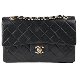 Chanel-Pequena bolsa clássica com aba forrada-Preto