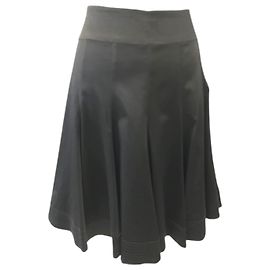 Autre Marque Falda Negra con Vuelo Negro