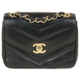 Chanel-Bolso pequeño vintage con solapa y chevrón-Negro
