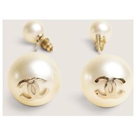 Chanel-Grandes boucles d'oreilles CC en perles-Blanc