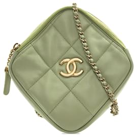 Chanel-Clutch Chanel CC verde de piel de cordero con diamantes y cadena-Verde