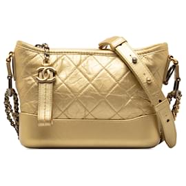 Chanel-Chanel Gold Pequena Pele de Cordeiro Metálica Gabrielle Crossbody-Dourado