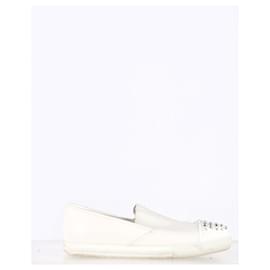 Miu Miu-Zapatillas Slip-On con adornos de Miu Miu en cuero blanco-Blanco