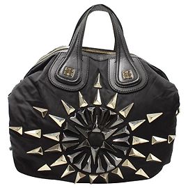 Bolsa grande Nightingale com tachas da Givenchy em couro preto e nylon Preto