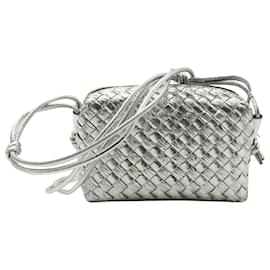 Bottega Veneta-Bottega Veneta Mini Loop Camera Bag in pelle di agnello color argento-Argento,Metallico