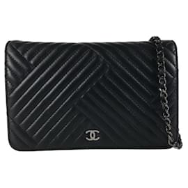 Chanel-Portafoglio Chanel CC incrociato nero su catena-Nero