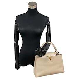Louis Vuitton-Louis Vuitton Capucines MM Leather Shoulder Bag M42253 in excellent condition-Other