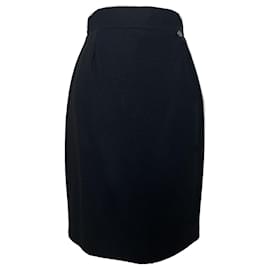 Chanel-Nueva falda lápiz negra con encanto de águila CC.-Negro