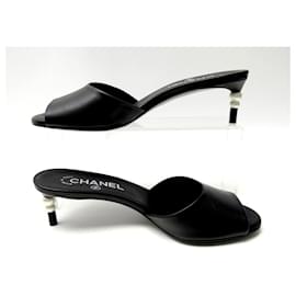 Chanel-NOVOS SAPATOS CHANEL PEARL MULES G36677 Sandálias 37 Sapatos de couro preto-Preto