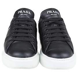 Prada-Baskets noires à lacets Prada-Noir