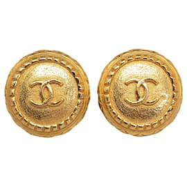 Chanel-Clipe Chanel CC em brincos Ouro-Dourado