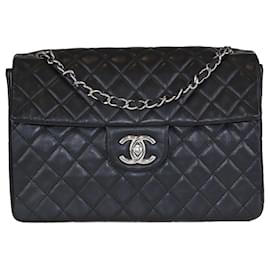 Chanel-Bolsa Chanel Preta Acolchoada Maxi Classic com Aba Única-Preto