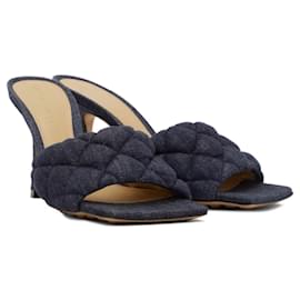 Bottega Veneta-BOTTEGA VENETA Indigo gepolsterte Sandalen mit Absatz Denim Jeans-Blau