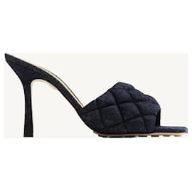 Bottega Veneta-BOTTEGA VENETA Indigo gepolsterte Sandalen mit Absatz Denim Jeans-Blau