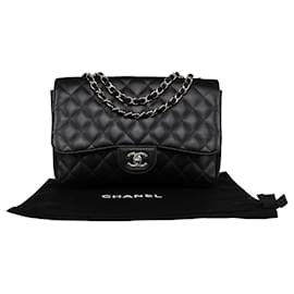 Chanel-Sac à rabat simple Jumbo en cuir d'agneau intemporel Chanel-Noir