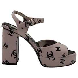 Chanel-Sandalias con plataforma con logo Chanel en cuero rosa claro-Otro