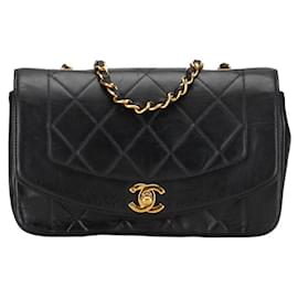 Chanel-Chanel Diana Flap Umhängetasche Leder Umhängetasche in gutem Zustand-Andere