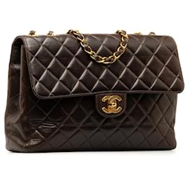 Chanel-Bolsa de ombro Chanel Jumbo Classic em pele de cordeiro marrom com aba única-Marrom