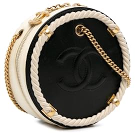 Chanel-Black Chanel En Vogue Round Bag-Black