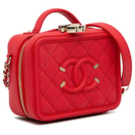 Chanel-Kleine rote Chanel-Kosmetiktasche mit Filigranarbeit aus Caviar-Rot