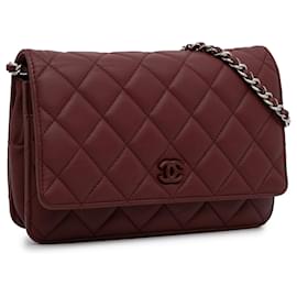 Chanel-Portafoglio classico Chanel in pelle di agnello bordeaux su borsa a tracolla con catena-Bordò