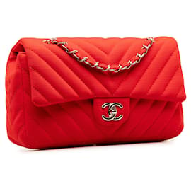 Chanel-Bolsa Crossbody Chanel Média Chevron Jersey Vermelha com Aba de Corrente-Vermelho