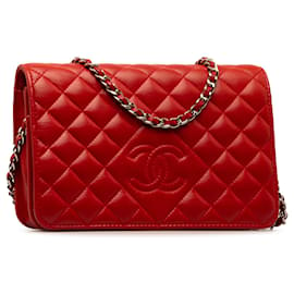Chanel-Portafoglio rosso Chanel Diamond CC in pelle di agnello su borsa a tracolla con catena-Rosso