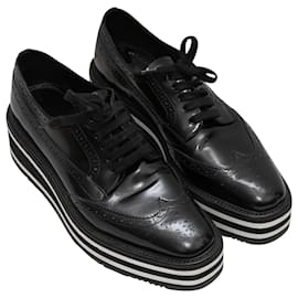 Prada-Zapatos brogue con plataforma Prada en blanco y negro Talla 38-Negro