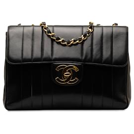 Chanel-Bolsa de ombro Chanel Jumbo Vertical Quilt em pele de cordeiro preta com aba única-Preto