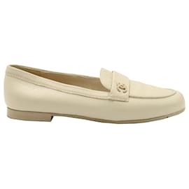 Chanel-Mocassins Chanel Pearl CC em couro creme-Branco,Cru