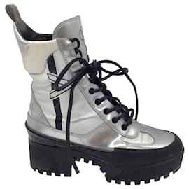 Autre Marque-Botas safari con plataforma Laureate Spaceship de charol plateado metalizado de Louis Vuitton-Plata