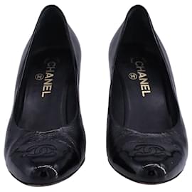 Chanel-Chanel CC Cap Toe Pumps aus schwarzem Leder-Schwarz