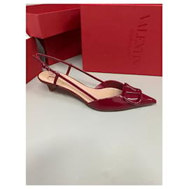 Valentino Garavani-VALENTINO GARAVANI DÉCOLLETÉ SLINGBACK VLOGO SIGNATURE IN LACKLEDER 40MM-Bordeaux