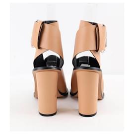 Céline-Tacones de cuero-Beige