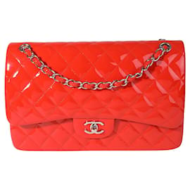 Chanel-Bolso con solapa forrado Jumbo clásico de charol rojo de Chanel-Roja