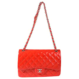 Chanel-Bolso con solapa forrado Jumbo clásico de charol rojo de Chanel-Roja