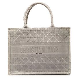 Sac cabas en toile brodée Dior Cannage Medium Book Tote en bon état Autre